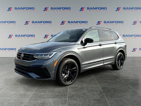 Used 2023 Volkswagen Tiguan SE R-Line image 1