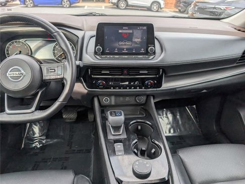 Used 2021 Nissan Rogue SV w/ Premium Package image 18