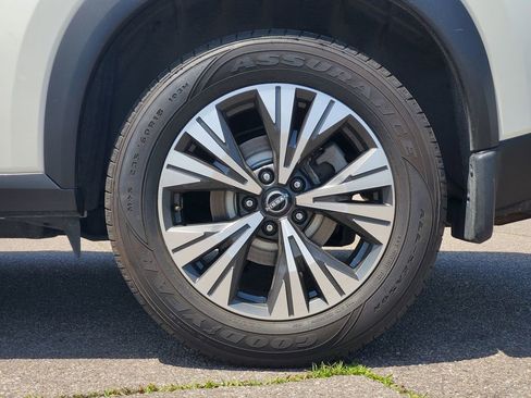 Used 2023 Nissan Rogue SV FWD image 5