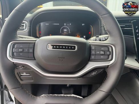 Used 2025 Jeep Wagoneer 4WD image 14
