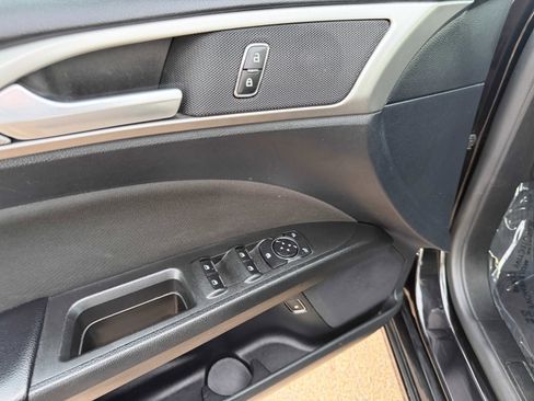 Used 2019 Ford Fusion SE image 20