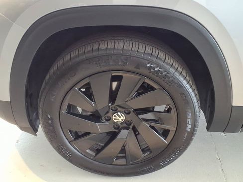 Used 2024 Volkswagen Atlas SE FWD image 8