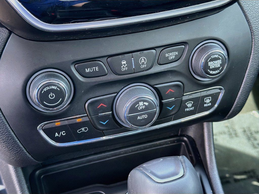 Used 2020 Jeep Cherokee Limited FWD image 14