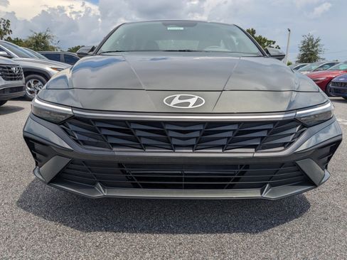 New 2025 Hyundai Elantra SE image 10