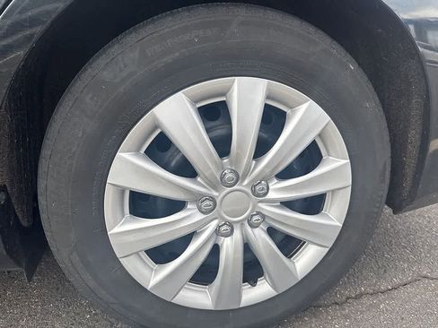 Used 2017 Toyota Camry LE image 7