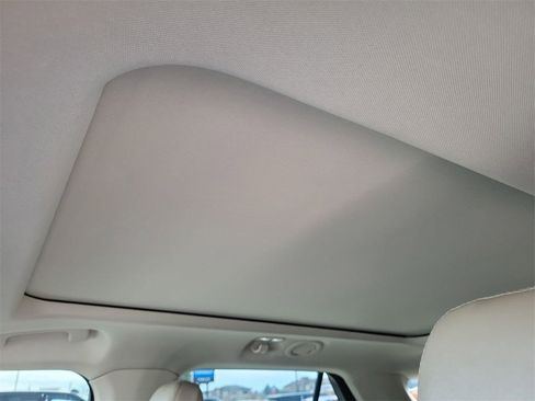 Used 2022 Ford Explorer XLT w/ Equipment Group 202A image 25