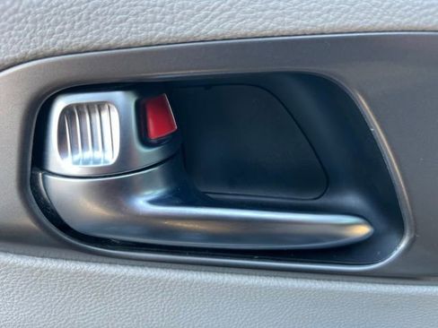 Used 2021 Chrysler Pacifica Touring-L FWD image 10