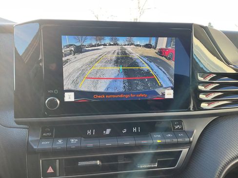 Used 2025 Toyota Camry SE image 27