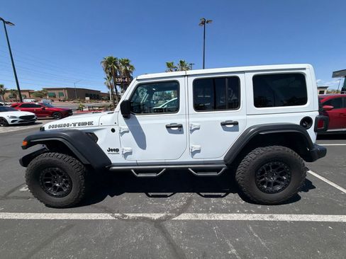 Used 2022 Jeep Wrangler Unlimited Sport AWD/4WD image 3
