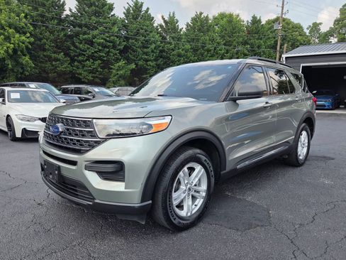 Used 2020 Ford Explorer XLT w/ Comfort Package AWD/4WD image 4