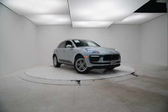 Certified 2026 Porsche Macan AWD/4WD image 27
