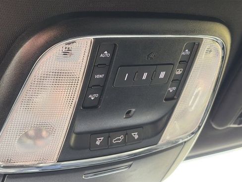 Used 2019 Jeep Grand Cherokee Limited w/ Luxury Group II image 17