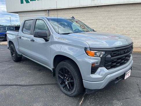Used 2024 Chevrolet Silverado 1500 Custom AWD/4WD image 2