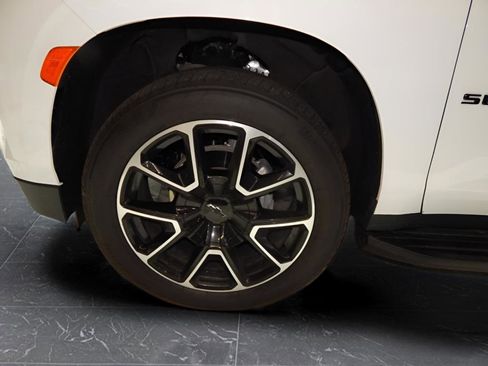 Used 2024 Chevrolet Suburban RST w/ Luxury Package image 10