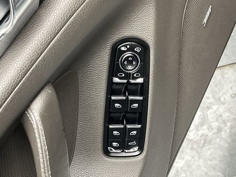 Used 2016 Porsche Panamera 4 Edition image 9