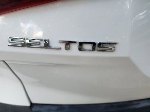 Used 2021 Kia Seltos S image 12