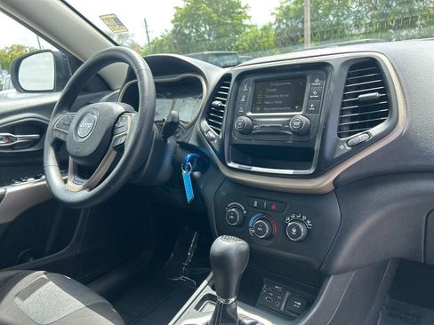 Used 2018 Jeep Cherokee Latitude image 24