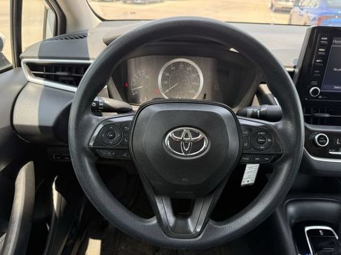 Used 2022 Toyota Corolla LE FWD image 13