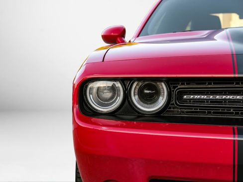 Used 2015 Dodge Challenger SRT w/ Technology Group image 44