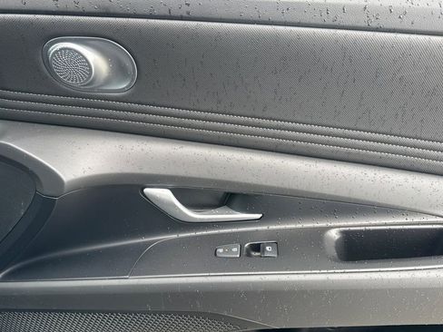 New 2026 Hyundai Elantra Limited FWD image 17