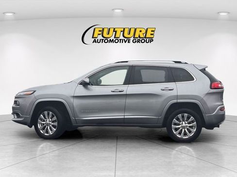 Used 2017 Jeep Cherokee Overland w/ Technology Group image 9