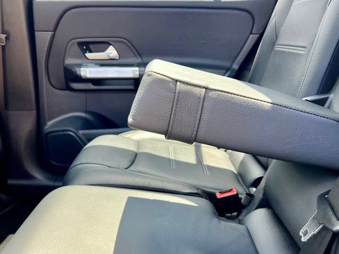 Certified 2022 Mercedes-Benz GLB 250 4MATIC image 35