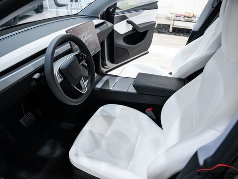 Used 2026 Tesla Model Y 2WD image 11