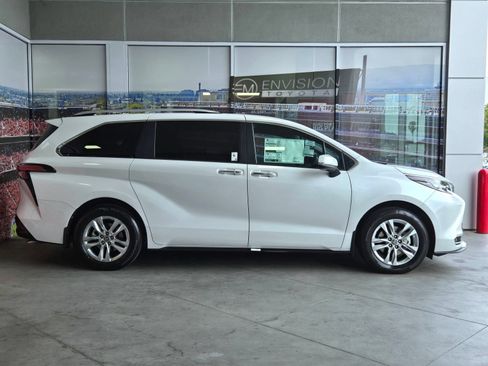 Certified 2026 Toyota Sienna Limited AWD/4WD image 4
