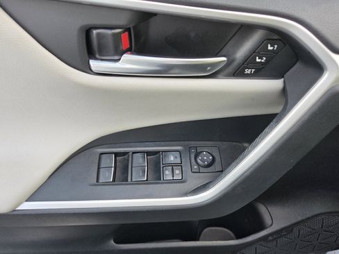 Used 2022 Toyota RAV4 Limited image 7