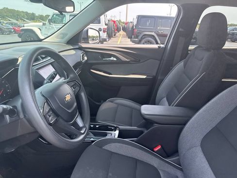 Used 2023 Chevrolet TrailBlazer LT FWD image 13