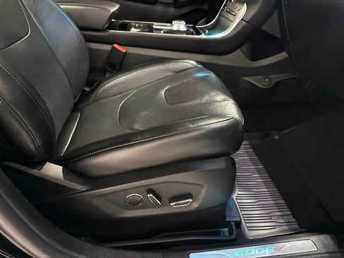 Used 2019 Ford Edge Titanium w/ Equipment Group 301A AWD/4WD image 40