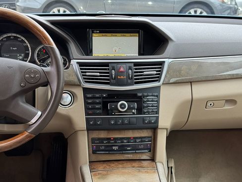 Used 2011 Mercedes-Benz E 550 Sedan image 28