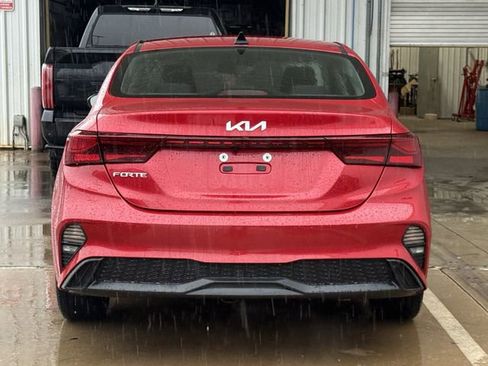 Used 2023 Kia Forte LXS FWD image 4