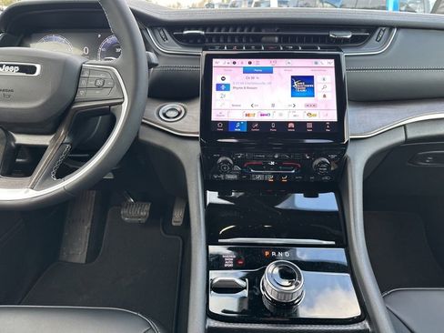 New 2025 Jeep Grand Cherokee Limited image 16