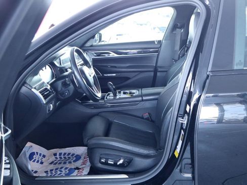 Used 2018 BMW 750i RWD image 15