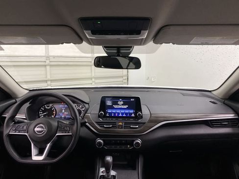 Used 2025 Nissan Altima 2.5 SV image 13