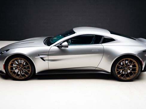 Used 2025 Aston Martin V8 Vantage Coupe RWD image 17