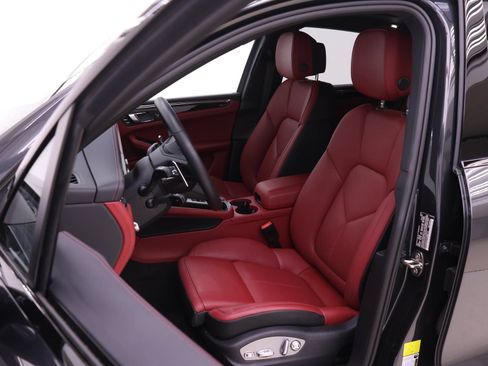 Used 2026 Porsche Macan AWD/4WD image 5