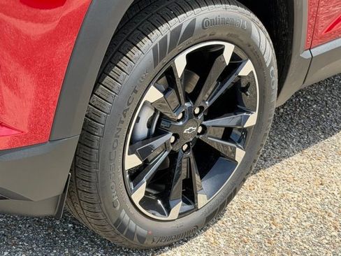 New 2026 Chevrolet Equinox RS w/ LPO, Floor Liner Package FWD image 9