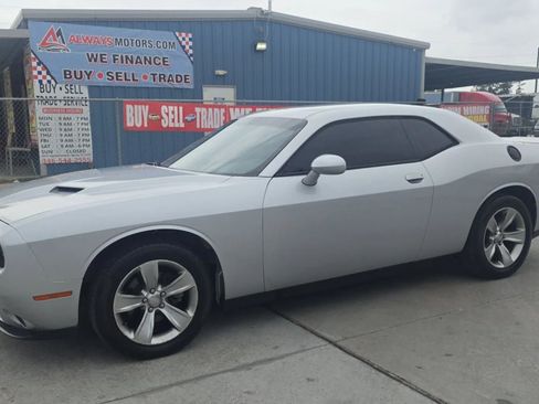 Used 2020 Dodge Challenger SXT w/ Driver Convenience Group RWD image 27