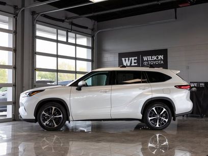 Used 2022 Toyota Highlander XLE