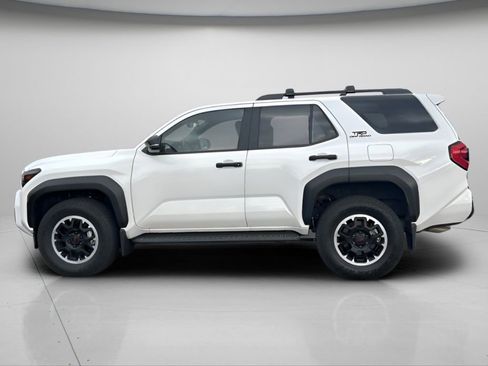 Used 2025 Toyota 4Runner TRD Off-Road image 9