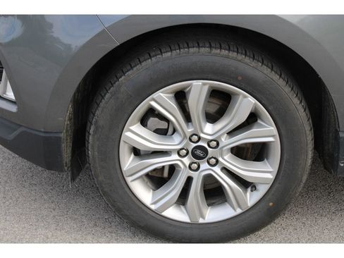 Used 2023 Ford Edge Titanium image 8