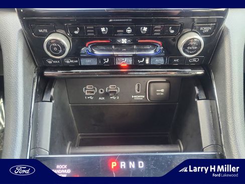 Used 2022 Jeep Grand Cherokee Overland AWD/4WD image 30