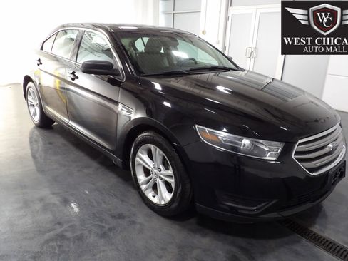 Used 2017 Ford Taurus SE image 1