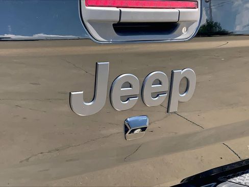 Used 2021 Jeep Gladiator Sport AWD/4WD image 30