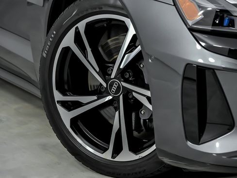 Used 2022 Audi e-tron GT Prestige w/ Prestige Package image 4