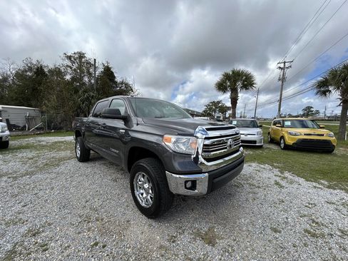 Used 2017 Toyota Tundra SR5 w/ SR5 Upgrade Package image 7