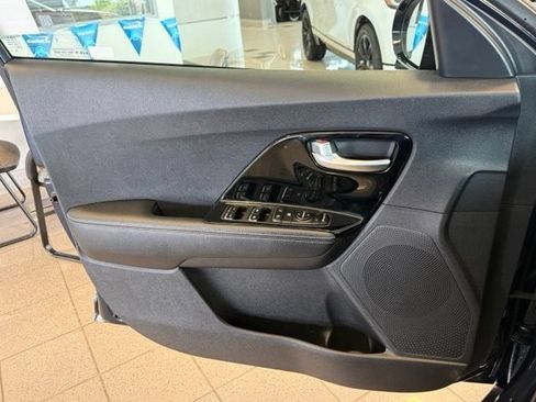 Used 2022 Kia Niro EX FWD image 20