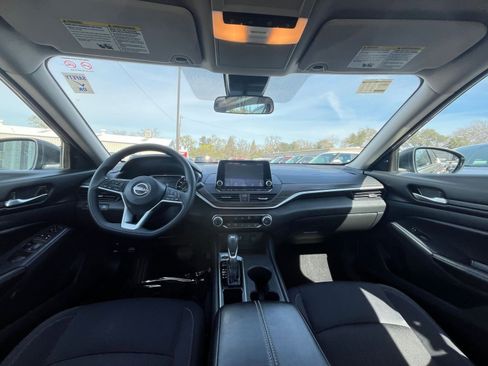 Used 2025 Nissan Altima 2.5 SV image 33